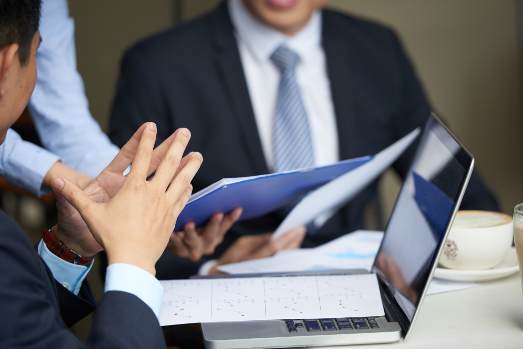 meeting-financial-managers.jpg