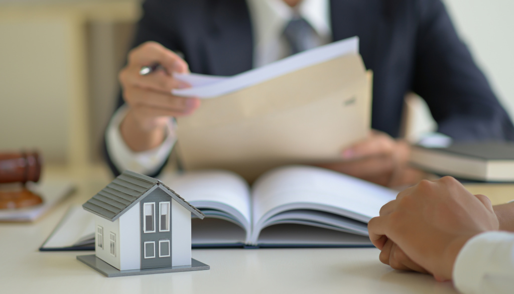lawyer-is-consulting-clients-about-house-purchase-contract.jpg